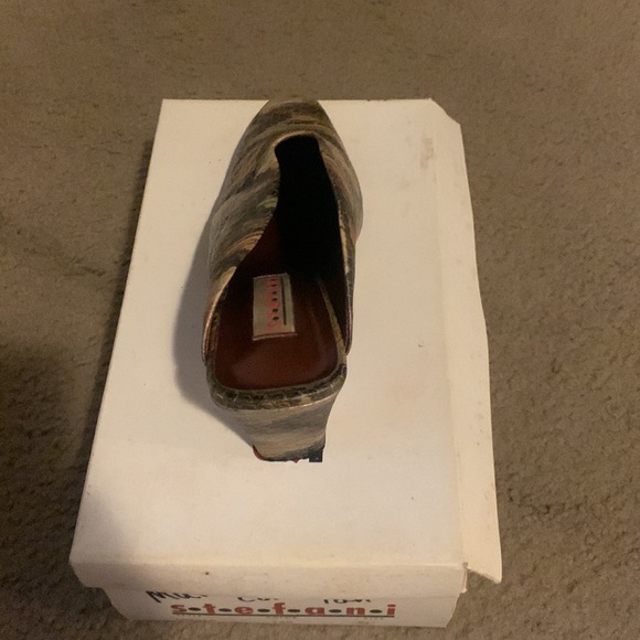 Shoes - Picture 4 of 4